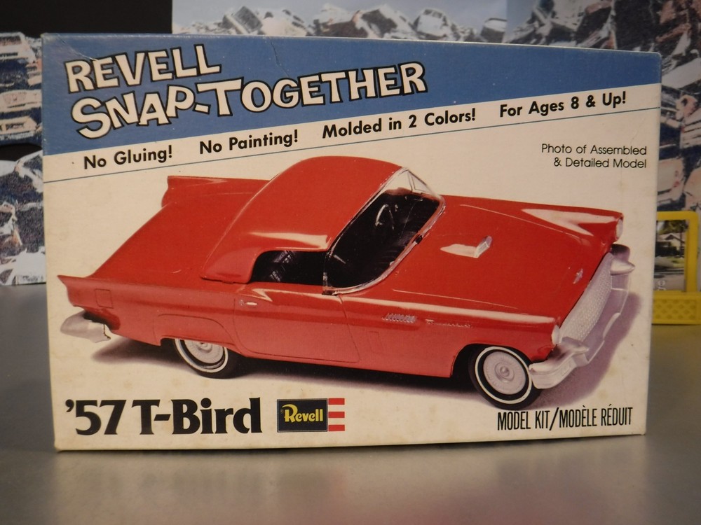 ’57 T-Bird Thunderbird 1/32 Scale model kit by Revell Snap Together Series