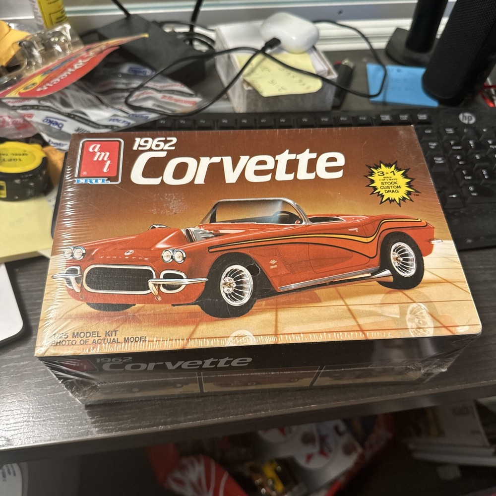 AMT 1962 Corvette 3 in 1 Kit # 6521 Factory Sealed 1:25