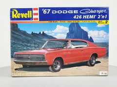 2004 SEALED Revell Kit: ’67 Dodge Charger 426 Hemi 2’n1 1/25 #85-7669