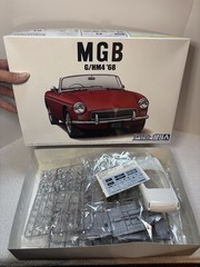 Open Box – Aoshima 56851 The Model Car kit 101 BLMC G/HM4 MG-B MK-2 1968 1/24 sc