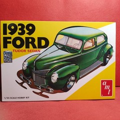 Goodyear Blue Streak Tires 1939 Ford Tudor Sedan 1:25 Scale Model Car Part AMT