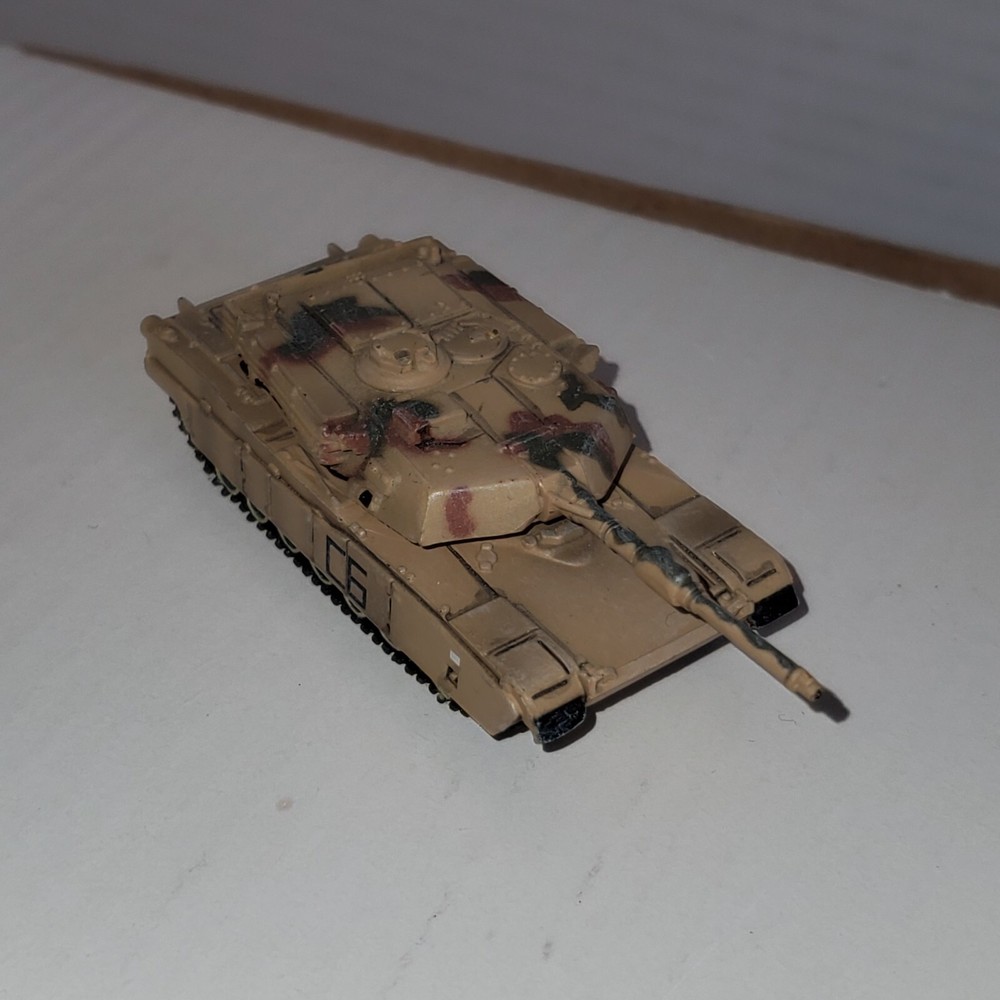 1:144 US Army M1A1 Abrams Desert Tan MBT