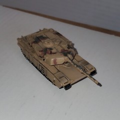 1:144 US Army M1A1 Abrams Desert Tan MBT