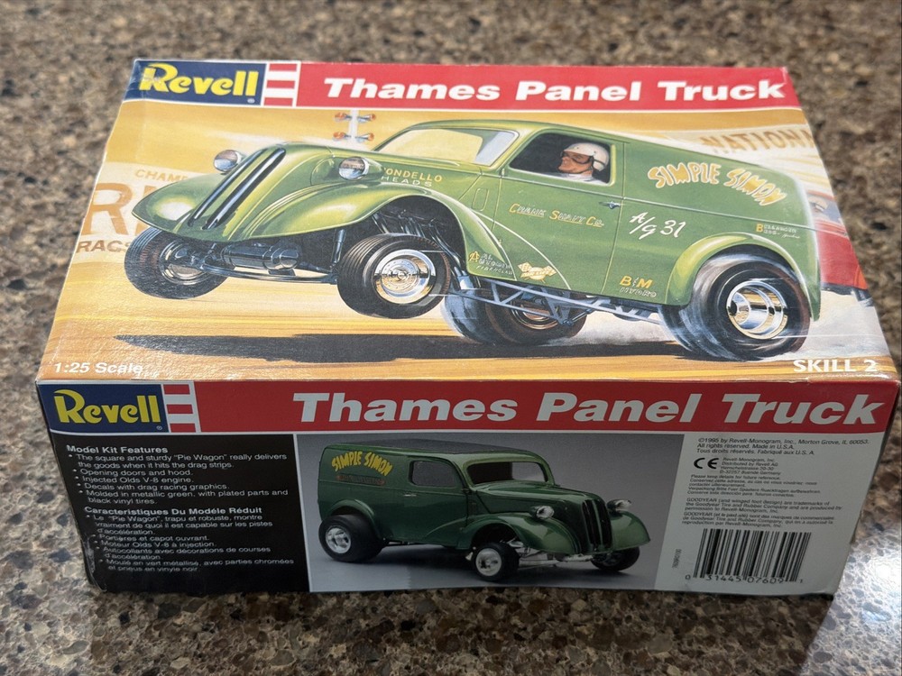 REVELL THAMES PANEL TRUCK WITH DETAIL PARTS NEW INSIDE KIT! CIRCA 1995!! VMCP!