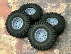 1/24 Scale: 15-Inch “Wagon Wheels” W/ Huge 35-inch Mud Tires. Resin