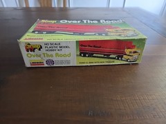 Snap Fit Over The Road Ford CL-9000 Sleeper Lindberg HO Scale Model Kit # 1047