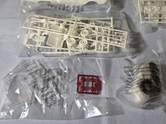 AMT 1/25 SCALE ’62 FORD THUNDERBIRD 2 IN 1 CUSTOMIZING KIT FACTORY SEALED 2011