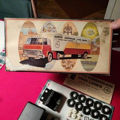 AMT 1967 North American Van Lines Tractor Trailer Model Kit Unbuilt Open Box
