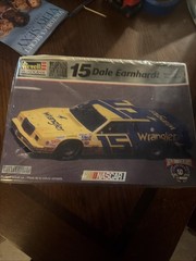 NIB 1998 DALE EARNHARDT WRANGLER #15 THUNDERBIRD 1/24 REVELL MODEL KIT #85-3150