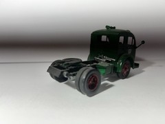 Atlantis White-Fruehauf Gasoline Truck – Sinclair Dino 1:48 Scale (Built Model)