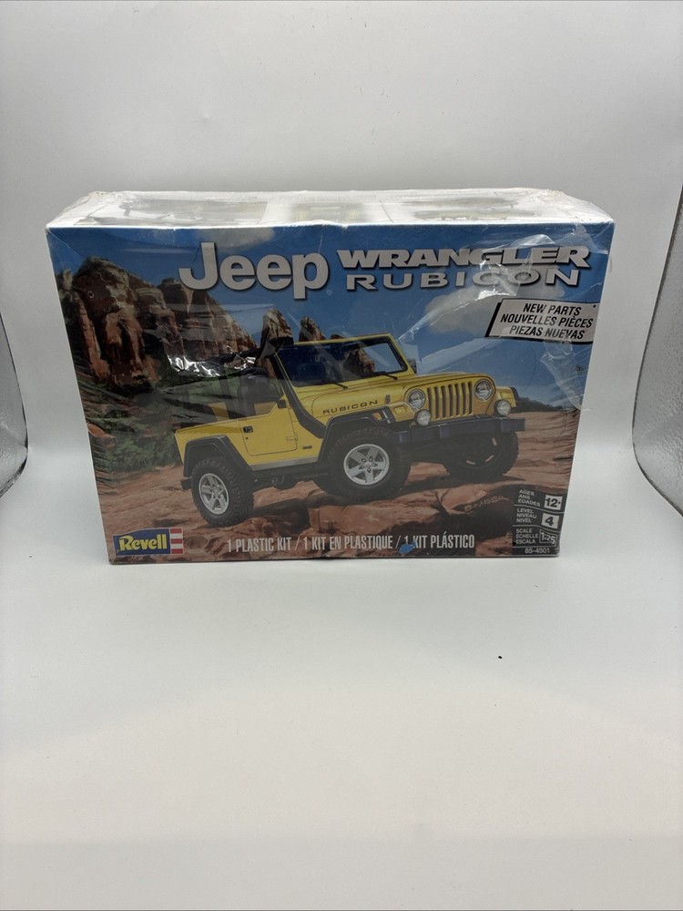 Revell Jeep Wrangler Rubicon Plastic Model Kit 85-4501 Factory Sealed 1:25