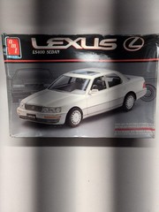 AMT ERTL Lexus LS400 Sedan 1:24 Scale Model Kit 6002 New Open Box Sealed Parts
