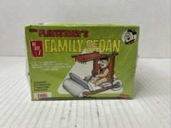 AMT FRED FLINTSTONE’S FAMILY SEDAN NEW SEALED BOX PLASTIC MODEL HOBBY KIT