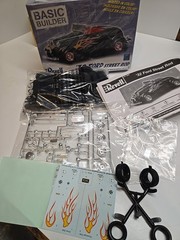 ’32 FORD ROADSTER (Revell open-bagged) ’25 FORD MODEL-T (amt•factorysealed) 1/25