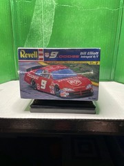 Revell factory sealed Bill Elliott #9 Dodge Intrepid R/T NASCAR Model Kit