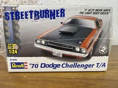 Revell Dodge Challenger T/A ’70 Streetburner 1/24 Model Kit #21874