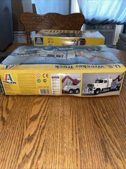 Italeri 3825 1/24 Scale Model Car Kit U.S Ford LTL 9000 Wrecker Tow Truck