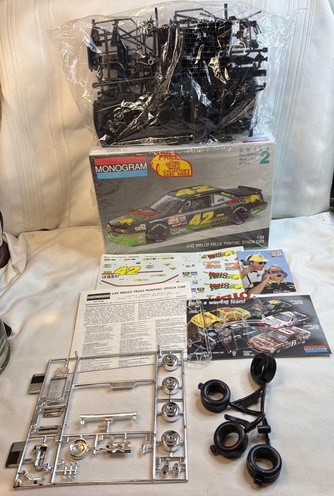 Monogram Model 2428 Kyle Petty Nascar Mellow Yellow Stock Car 1:24 New Open Box