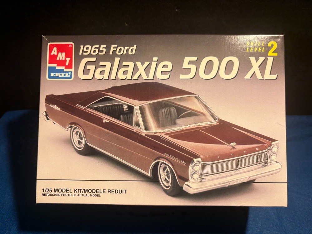 1/25 AMT 1965 FORD GALAXIE 500 XL COUPE MODEL CAR KIT OPEN B10