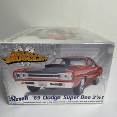 Revell ’69 Dodge Super Bee 2’n1 Muscle Car 1:24 Plastic Model Kit 85-2363