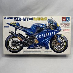 Tamiya Yamaha YZR-M1 ’04 No. 46/No. 17 1/12th Motorcycle READ***