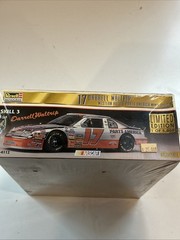 Revell Monogram #4112 #17 D Waltrip Western Auto’s Monte Carlo 1/24 Sc Model Kit