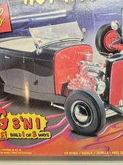Sealed Box Revell 1/8 Scale 1932 Ford Highboy Hot Rod 3’n1 Model Car Kit 85-2616