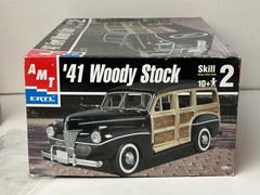 AMT #30051, 1941 Ford Woodie Station Wagon Model Kit with Box