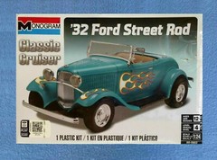 BRAND NEW MONOGRAM 32 FORD STREET FORD 1:24 SCALE MODEL KIT CRUISER