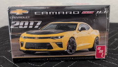 AMT 2017 CHEVROLET CAMARO SS 1LE 1/25 Model Kit Car AMT1074 NEW IN SEALED BOX