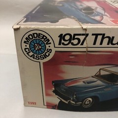 AMT Vintage 1957 Ford Thunderbird Modern Classic 1/25 Scale Model