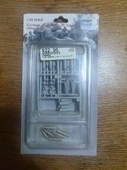 TRUMPETER 1/35 WW II GERMAN 17 CM. K GR.39 AMMO SHELLS MODEL KIT # 06609 F/S
