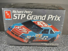 1990 Amt Ertl 43 Richard Petty STP Grand Prix Pontiac 1:25 Model Kit 6728 SEALED