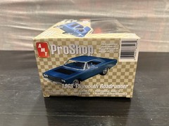 AMT Pro Shop 1968 Plymouth Road Runner Plastic Model Car Kit New In Box Vintage