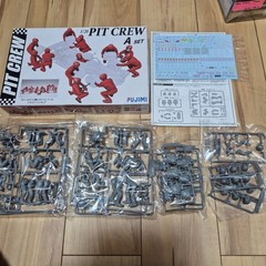 FUJIMI 1/20 scale PIT CREW A set plastic model kit from Japan.