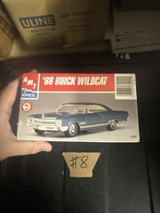 AMT Ertl 31222 1/25 Scale Buyer’s Choice 1966 Buick Wildcat Plastic Model Kit