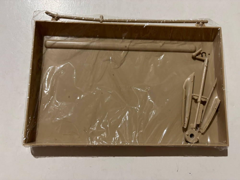 Model Car Parts – AMT 1965 Lincoln Continental Display Base Pen Holder ONLY 1/25