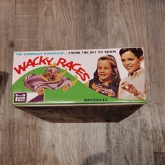 1:25 Wacky Races: Compact Pussycat Figure Snap MPC Model Kit Penelope Pitstop