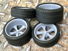 1/24 Scale: 21/20 Inch “Boyd Magneato” Wheels With Wide Rear Street Tires; 1/25