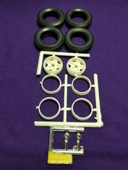 4 – REAR DAYTON WHEELS TIRES from Diamond REO Truck Tractor 1:25 AMT Model Kit