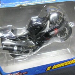 NIB MAISTO 1/18 DIECAST REPLICA YAMAHA R1 1000 MOTORCYCLE BLACK RED SILVER