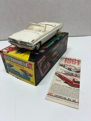VINTAGE ORIGINAL ISSUE AMT 1/25 1961 PONTIAC CONV. JUNKYARD BUILT KIT