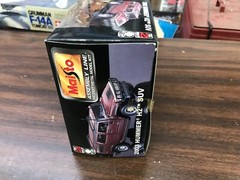 MAISTO Assembly Line 2003 Hummer H2 SUV 1:27 Model Kit Skill 2 Red NIB