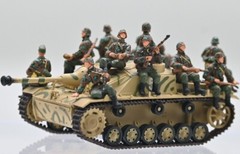 Camouflage 1/72 WWII German Army 12 Soldiers Assembled & Painted Plastic Model