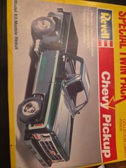 1:25 REVELL Twin Pack CHEVY STREET PICKUP 350 & 56 FORD F-100 Model Kit Trucks