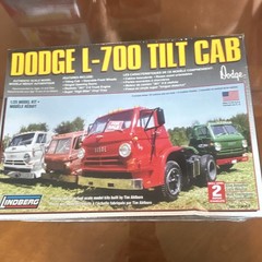 Lindberg Dodge L-700 Tilt Cab Truck Model Kit 1:25 Tilting Cab 73067