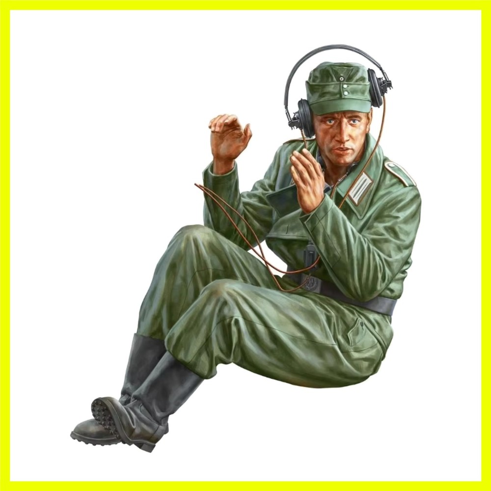 1/16 Scale Die-Cast Resin Figure Model Kit German Half Track Radio Operator U…