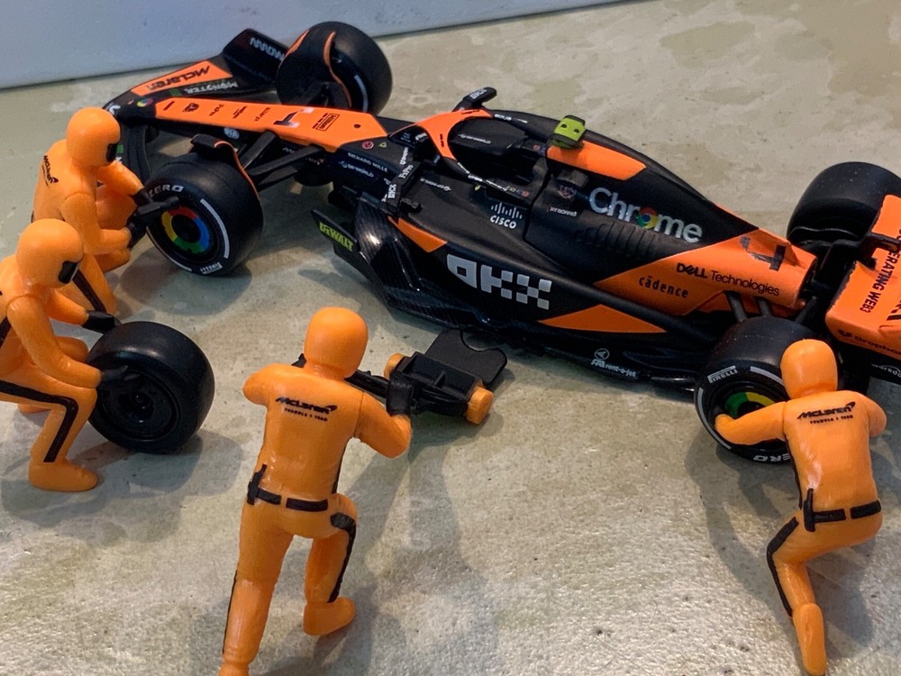 Formula racing mclaren #4 jw/4 pitmen 1/43 scale new RARE BY BURAGO