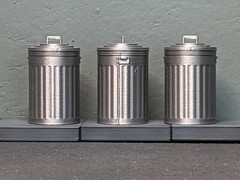 1/24 1/25 Scale Metal Trash Cans – For garage/workshop diorama (set of 3)