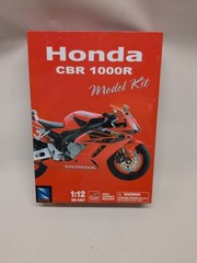 New Ray Motorcycles 1:12 Honda CBR 1000R Diecast Model Kit 42385 New